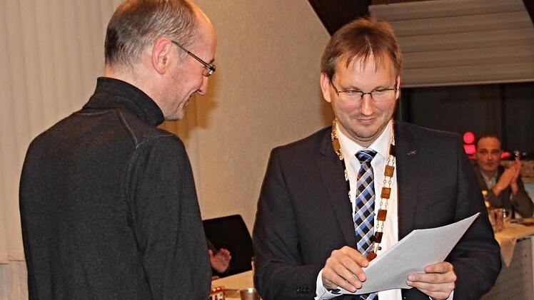 Kein Bildtext von hw; vermutlich Pfarrer Martin Popp-Possekardt links)?