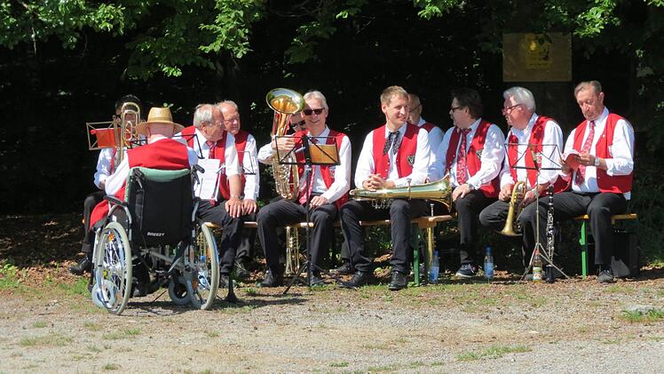 Ritt zur Kreuzkapelle in Sulzthal.  Foto: Doris Bauer