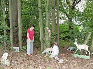 Die gespendeten Waldtiere-Tafeln machen sich gut.  Foto: Uwe Bauch