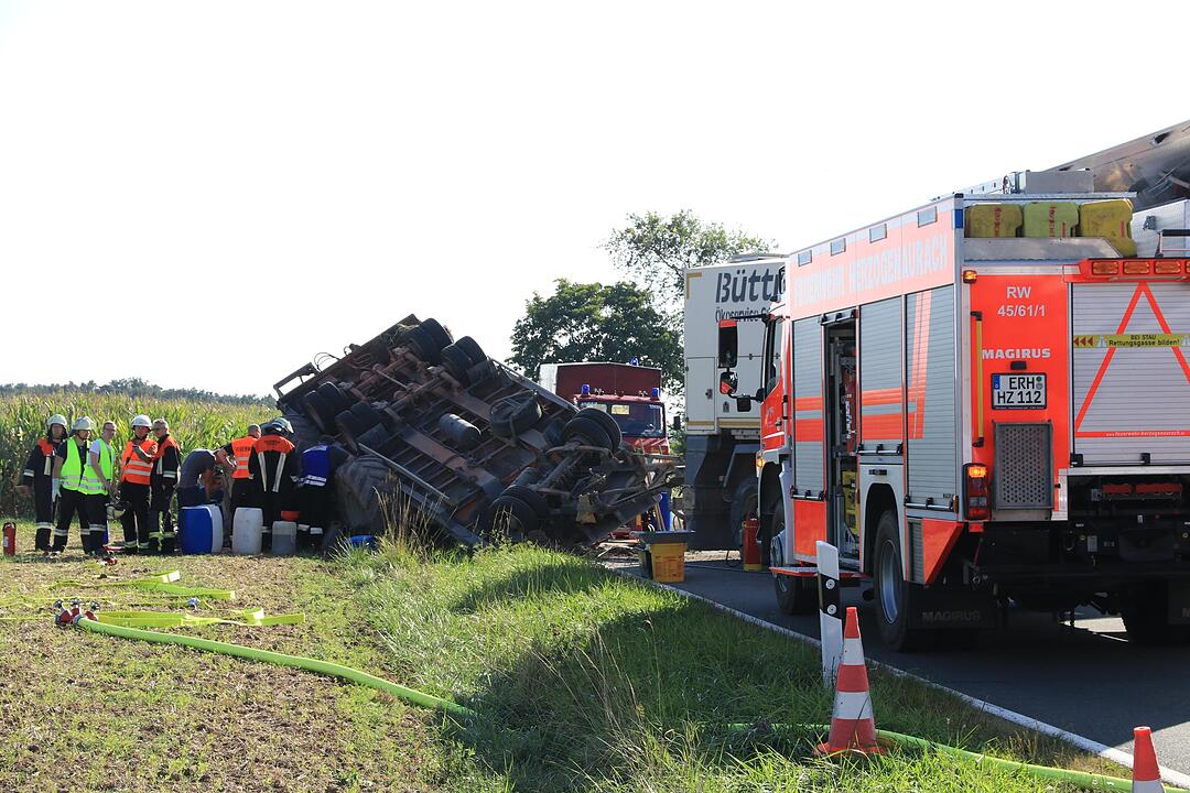 Lkw-Fahrer verliert Kontrolle bei Herzogenaurach