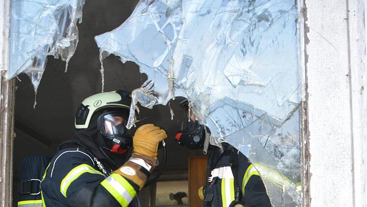 Die Feuerwehr im Einsatz. Foto: Peter Rauch