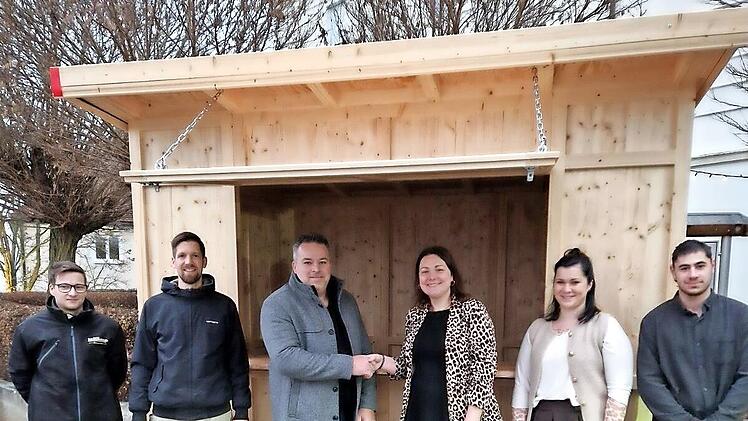 Die &Uuml;bergabe der neuen Bude.