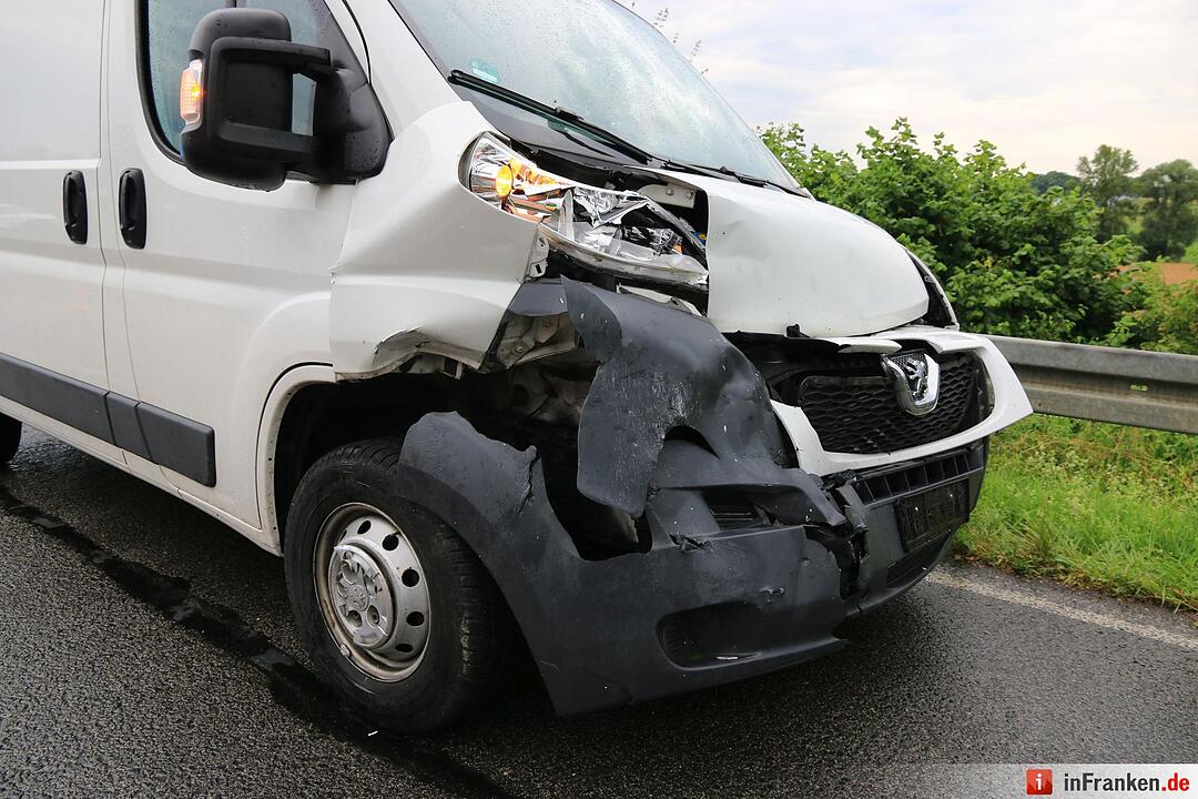 Unfall an der Anschlussstelle Hirschaid: Zwei Verletzte
