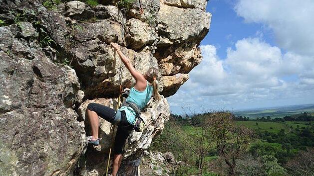 In der Fränkischen Schweiz gibt es zahlreiche Klettersteige. Die Kombination aus Wandern und Klettern zieht immer mehr Besucher an. Foto: lizacicuto/pixabay.com