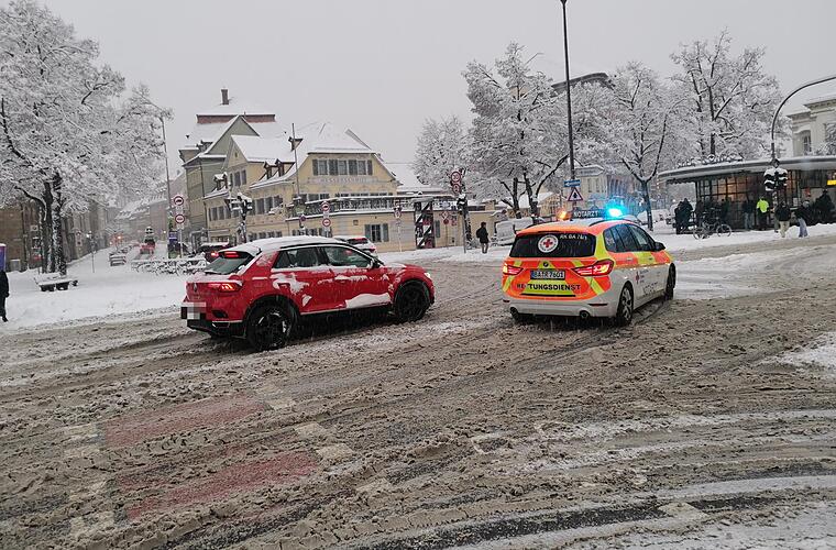 Schnee-Chaos in Franken: Mehr als 400 Unfälle - Polizei "stark gefordert"