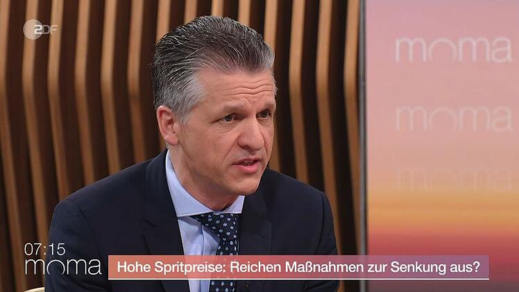 Kanzleramtsminister Thorsten Frei von der CDU sprach sich im ZDF-"Morgenmagazin" klar gegen eine Preisbegrenzung an den Tankstellen aus.