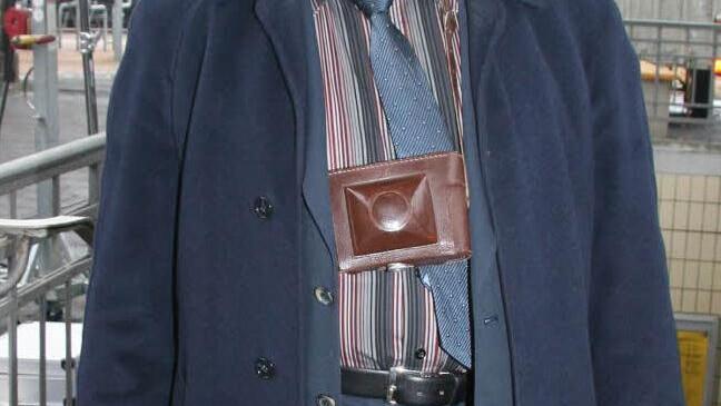 Dieter Eichner (60) aus Harsdorf spielt in dem Film einen Journalisten, der versucht die Promis abzulichten. Er ist schon fast ein Profi, denn er jobbt auch als Modell.