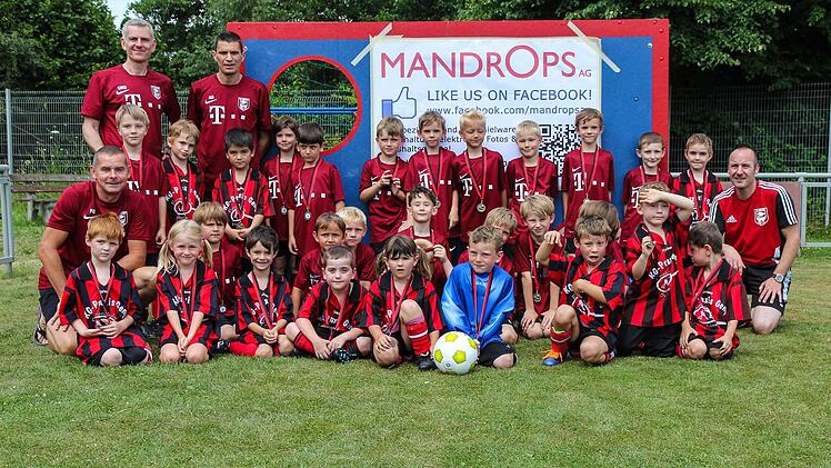 Gleich mit drei Teams nahmen die Gastgeber aus Ebern am U7-Turnier teil, was die intensiv geführte Nachwuchsarbeit unterstreicht, zudem mit zwei Mannschaften beim U9-Turnier.