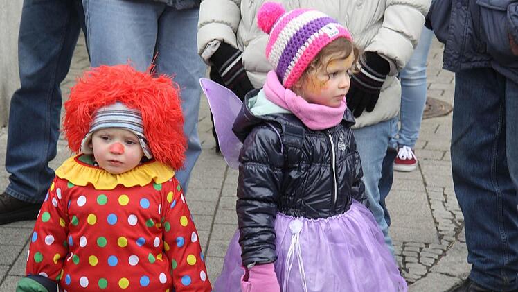 Jung und Alt feierten mit beim Faschingsumzug. Foto: Georg Stöhr