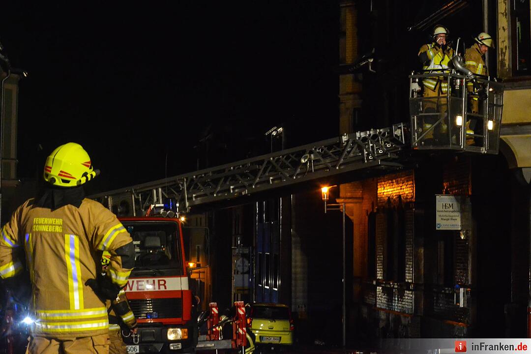 Mehrfamilienhaus in Sonneberg brennt