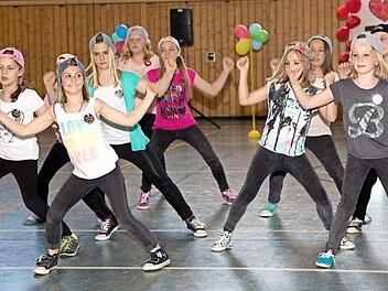 Mit Feuereifer sind die Kids beim Kindertanztreff des TV Weidhausen bei der Sache. Am Sonntag, 30. April, gibt es eine Neuauflage in der Michelauer Mainfeldhalle.  Foto: Klaus Gagel
