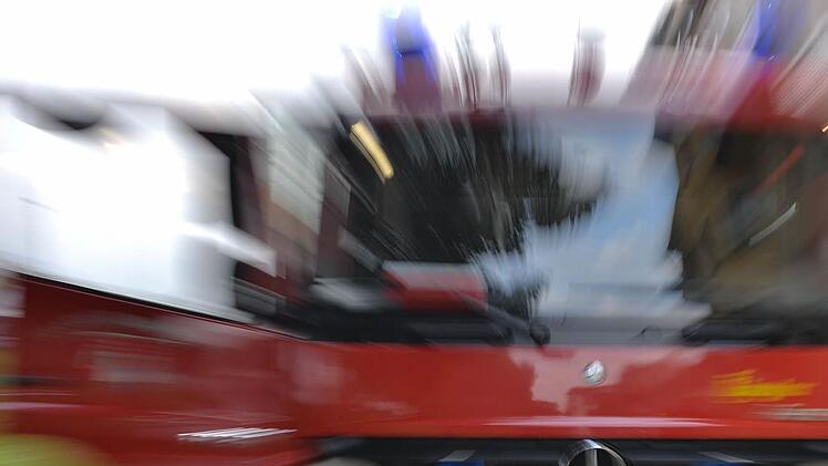Ein Großaufgebot der Feuerwehr war am Samstag zu einem vermeintlichen Fahrzeugbrand in die Tiefgarage in der Schönbornstraße ausgerückt. Symbolfoto: Ronald Rinklef
