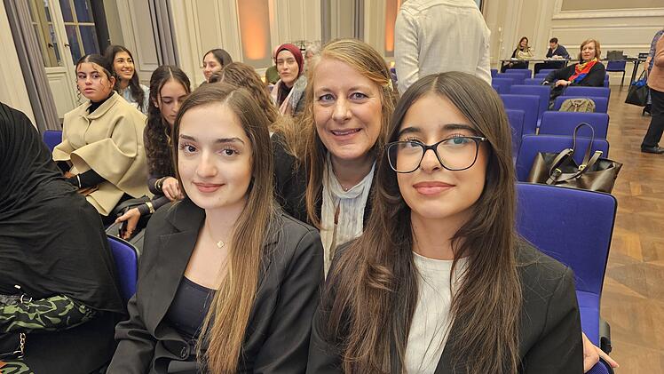 Forchheimer Sch&uuml;ler ausgezeichnet: Erfolg bei "Schreib f&uuml;r Hanau"-Wettbewerb