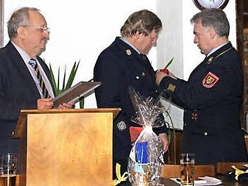 Unser Bild zeigt (v. l.) Bernd Steger, Kommandant Bernhard Detsch und KBR Joachim Ranzenberger. Foto: privat
