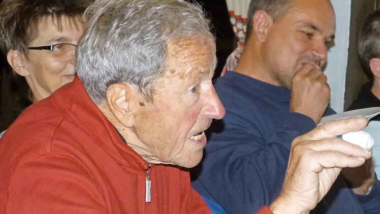 Bissig brachte Edgar Keller den Zustand mancher Wanderwege zur Sprache.  Foto: Lothar Weidner