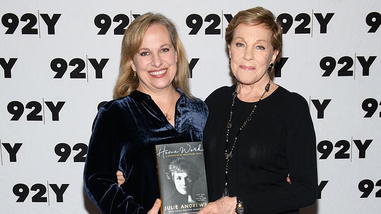 Julie Andrews (rechts) mit ihrer Tochter Emma Walton Hamilton. Die beiden haben zusammen eine Kinderbuchreihe veröffentlicht.