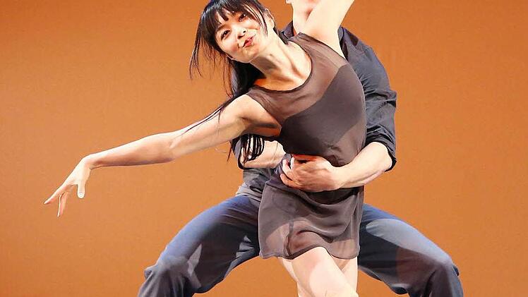 Eriko Ampuku und Adrian Stock tanzen ihre eigene Choreografie "Secret Garden".Foto: Henning Rosenbusch