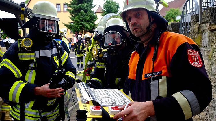 Großübung in Obereschenbach. Foto: Gerd Schaar
