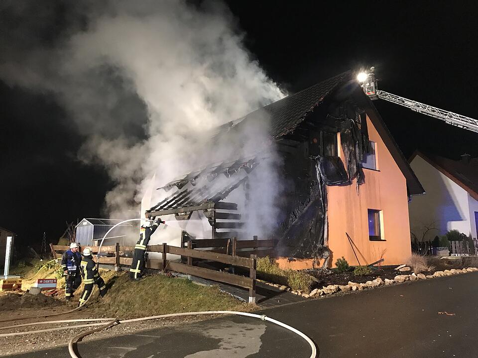 Pommersfelden (Landkreis Bamberg): Feuer zerstört Einfamilienhaus