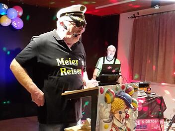 Achim Meder (Meier Reisen) bei seinem Vortrag in der Bütt. Thomas Reuter
