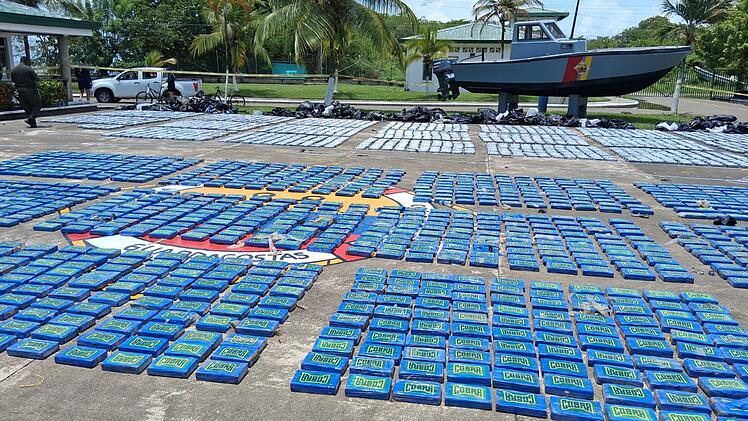 Kolumbiens Marine beschlagnahmt fast f&uuml;nf Tonnen Kokain