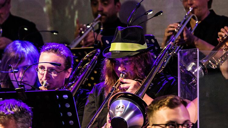Die Konzerte von Hochschulchor und Hochschul-Bigband zum "Campus.Open Design" finden in diesem Jahr erstmals in der Aula statt und bieten ein vielfältiges Programm zum Thema "Elemente".Foto: Jochen Berger