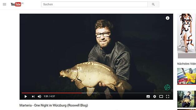 In einem Video pr&auml;sentiert Rapper Marteria einen Fisch, den er nach einem Konzert in W&uuml;rzburg geangelt hat. Peta zeigt ihn deswegen an. Warum eigentlich? Foto: Screenshot youtube
