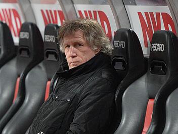 Club-Trainer Gertjan Verbeek hofft in der Rückrunde auf viele Siege. Foto: dpa