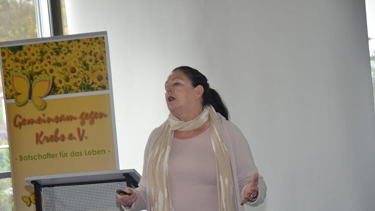 Mit einem engagierten Referat über das Thema Brustkrebs und Therapiemethoden wartete die Onkologin und Vorsitzende von "Gemeinsam gegen Krebs", Martina Stauch, auf.Karl-Heinz Hofmann