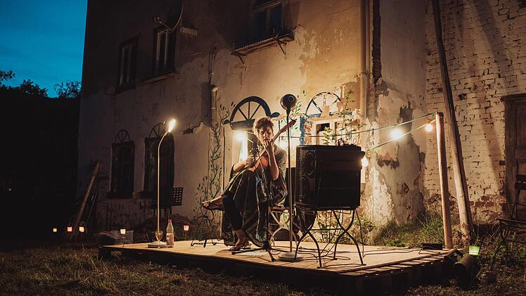 Sängerin und Musikerin Johanna Hirschler begeisterte am Samstagabend. Foto: Yukio Tee