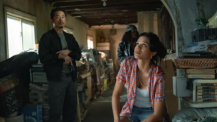 Detective Mike Ro (Steven Yeun) k&uuml;mmert sich um die im verd&auml;chtigen Haus festgenommene Desi (Sasha Calle). Doch wer ist hier gut und wer b&ouml;se?