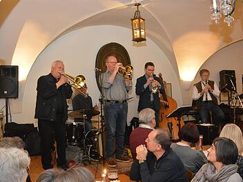 Die "flying jazzband" bot bei  "Jazz und Hering"  im Deutschherrn-Keller in Münnerstadt Jazz vom Feinsten. Foto: Björn Hein