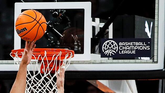 In der Basketball-Champions-League startet nur ein Bundesligist - Brose Bamberg. Der ehemalige Serienmeister trifft in der Gruppe D auf AEK Athen, Hapoel Holon (ISR), Pinar Karsiyaka Izmir SK (TUR), Retabet Bilbao, Cholet Basket (FRA),  Fortitudo Bologna und einen  Qualifikanten. Foto: Daniel L&ouml;b