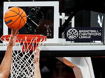 In der Basketball-Champions-League startet nur ein Bundesligist - Brose Bamberg. Der ehemalige Serienmeister trifft in der Gruppe D auf AEK Athen, Hapoel Holon (ISR), Pinar Karsiyaka Izmir SK (TUR), Retabet Bilbao, Cholet Basket (FRA),  Fortitudo Bologna und einen  Qualifikanten. Foto: Daniel Löb