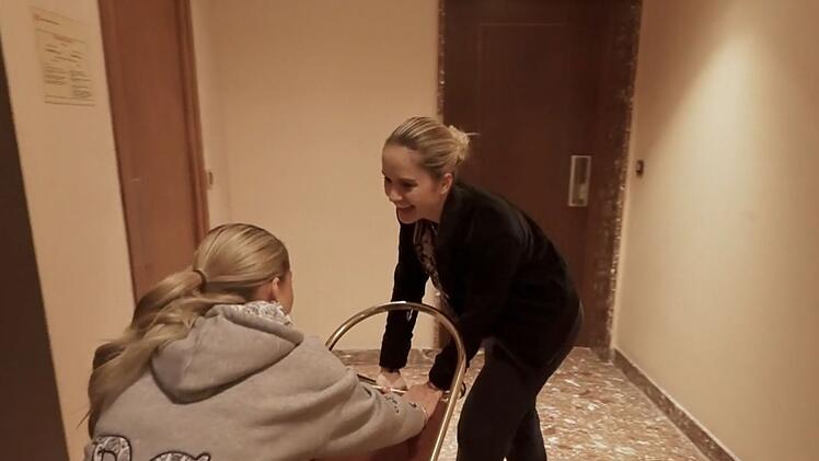 Eine Fahrt auf der Sackkarre findet Shania alles andere als lustig. Schlie&szlig;lich platzt der 21-J&auml;hrigen der Kragen.