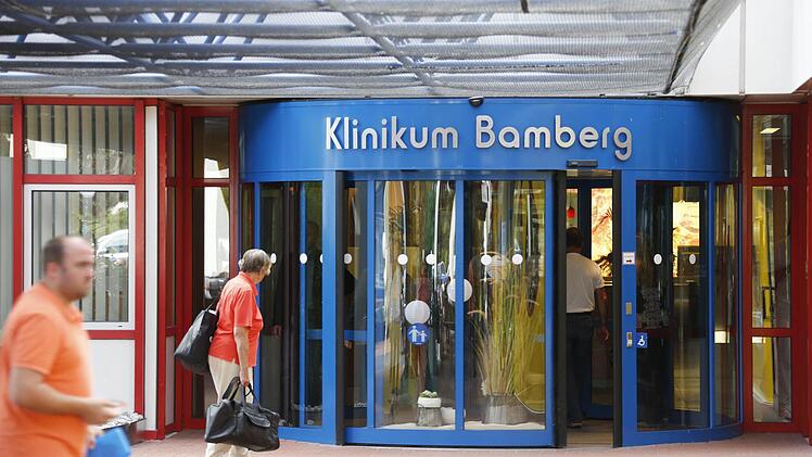 Schwere Vorwürfe gegen einen leitenden Arzt erschüttern das Klinikum Bamberg. Foto: Matthias Hoch