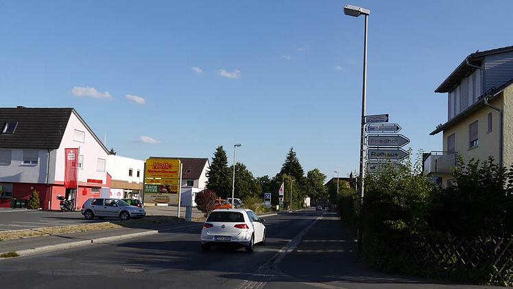 Die Ostseite der Hemhofener Hauptstraße (links) ist schon weitgehend bebaut und wird deswegen als Mischgebiet ausgewiesen. Foto: Lindner/Archiv