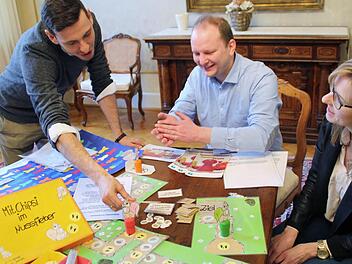 Freuen sich über Bad Kissinger-Spiele-Erfinder (von links) David Rybak, Mario Selzer, Carolin Schaupp von der Stadtjugendarbeit.  Foto: Werner Vogel