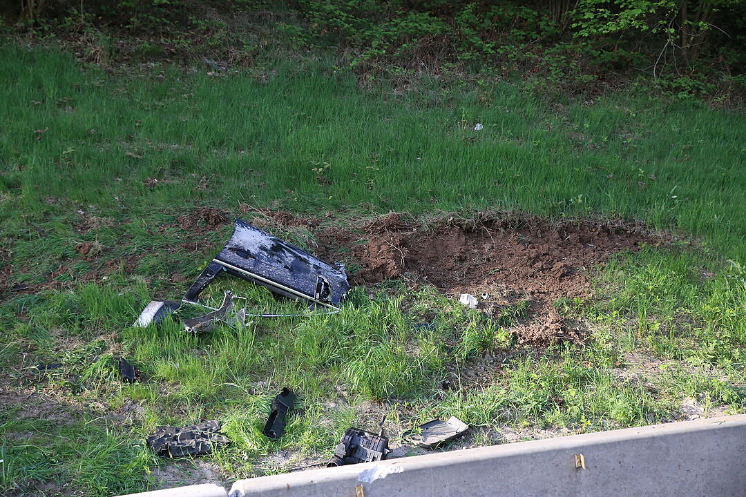 Auto überschlägt sich im Baustellenbereich auf der A6 im Kreis Roth