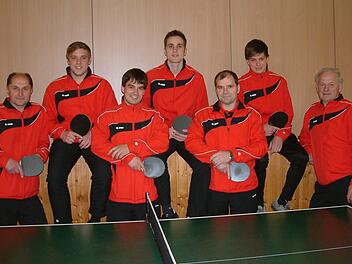 Die Herren des TV Marienroth II wurden mit acht Punkten Vorsprung Meister der 4. Kreisliga West. Im Bild die erfolgreiche Mannschaft mit (von links) Helmut Stadelmann, Martin Bienlein, Tobias Fiedler, Sebastian Scholz, Gerhard Fiedler, Johannes Fiedler und Siegfried Stumpf.