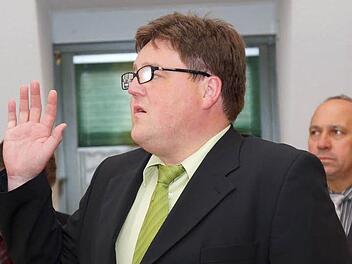 Bei seiner Amtseinführung im Mai dieses Jahres schwor Matthias Schneiderbanger (CSU) "den Gesetzen gehorsam zu sein und meine Amtspflichten gewissenhaft zu erfüllen".  Foto: Archiv/Johannes Michel