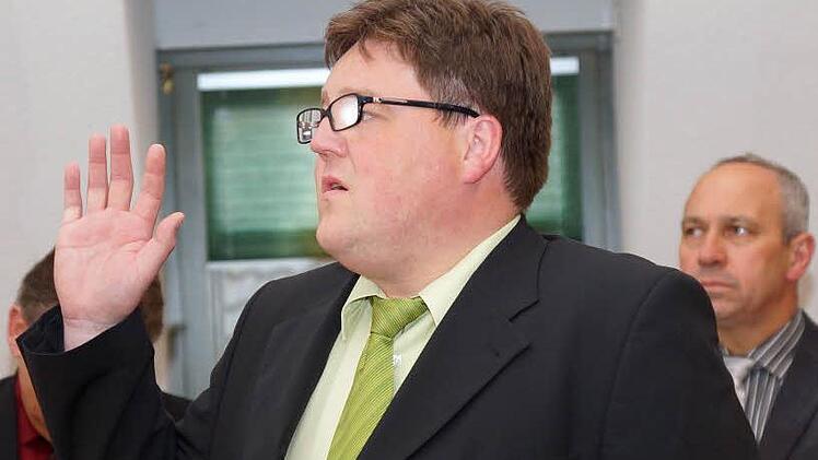Bei seiner Amtseinführung im Mai dieses Jahres schwor Matthias Schneiderbanger (CSU) "den Gesetzen gehorsam zu sein und meine Amtspflichten gewissenhaft zu erfüllen".  Foto: Archiv/Johannes Michel