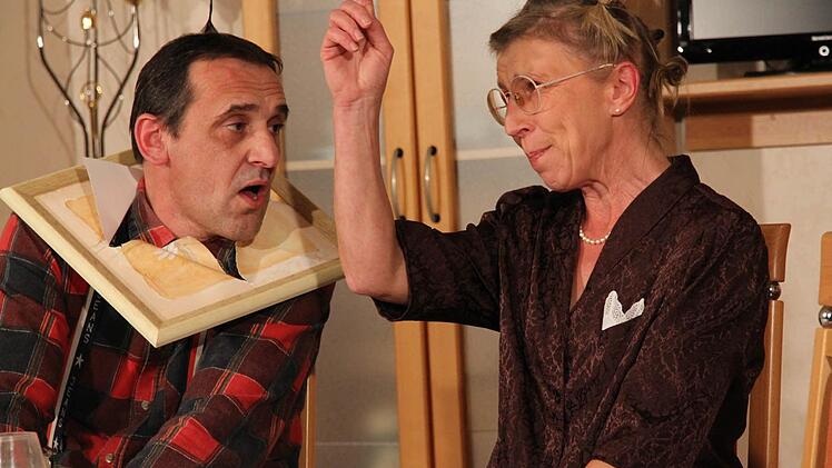 Szene aus dem lustigen Theaterstück "Emil für Dich" Foto: Mathias Erlwein