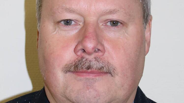 "Die Qualität ist in unserem Bereich überall besser als vorher", berichtet der neue Kreisbrandinspektor Thomas Eyrich aus seinem Zuständigkeitsbereich, dem Raum Hammelburg. Vor allem in Heiligkreuz habe es mit dem Analog-Netz erhebliche Probleme gegeben. Als Vorteil sieht Eyrich zudem, dass nun auch die Atemschutzgeräteträger stets Handfunkgeräte dabei haben, mit denen sie zuverlässig Kontakt sowohl zur Leitstelle, als auch zu den Kameraden am Einsatzort halten können. Foto: Ralf Ruppert