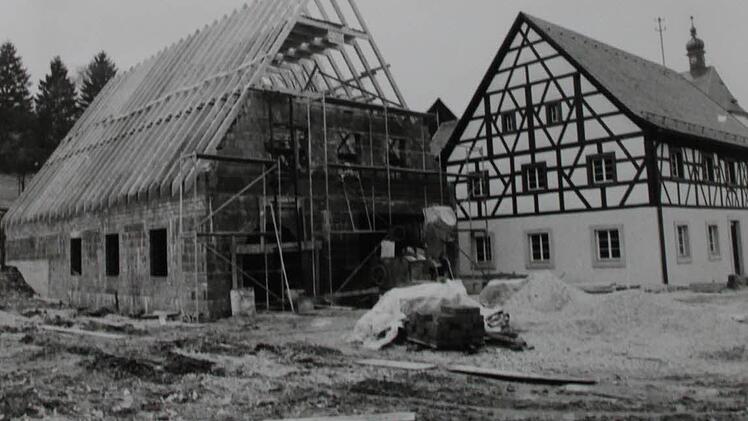 Das Oertelhaus ist saniert, die Oertelscheune wird neu gebaut. Repro: Carmen Schwind