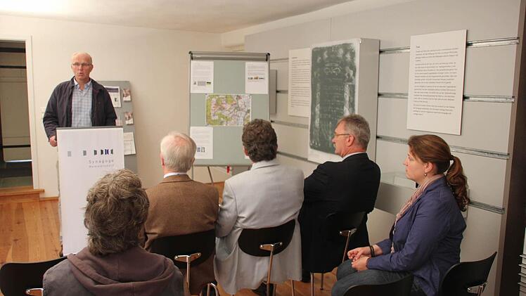 Im Didaktikraum neben der Synagoge wurden die Reden geschwungen ...