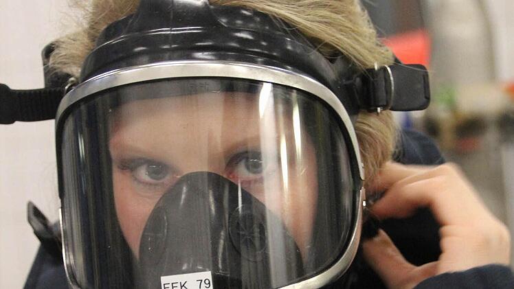 Wichtig: Die Maske muss sorgfältig geschlossen werden.