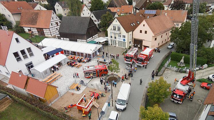 Die große Feuerwehrschau der umliegenden Wehren schloss das Fest ab. Foto: fra-press