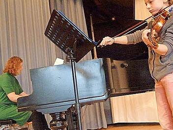 Jonas Trumpp und Katja Heußel erspielten einen der Höhepunkte der Matinee, das Konzert in H-Moll op. 35. Foto: Lothar Weidner