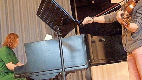 Jonas Trumpp und Katja Heußel erspielten einen der Höhepunkte der Matinee, das Konzert in H-Moll op. 35. Foto: Lothar Weidner